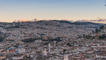 Fototapeta premium quito al tramonto ecuador