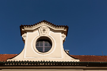 Buhardilla con decoración.