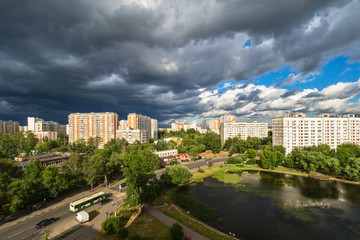 Fototapeta na wymiar Moscow before a thunderstorm.