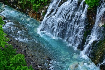 コバルトブルーの白ひげの滝の情景＠美瑛、北海道