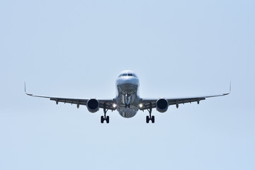 着陸体制の飛行機