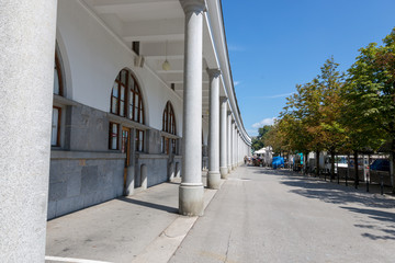Obraz premium Building with commercial premises in the Central Market area in Ljubljana