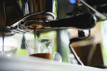Brewing espresso by coffee blending machine