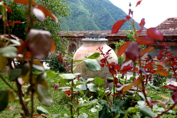 Garden decorated with clay jugs