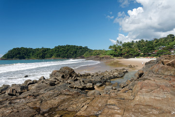 Kamienista plaża w Brazyli