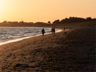 Fototapeta na wymiar plage des sables d'Or au coucher du soleil sur l'île de Noirmoutiers en France