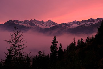 Abendstimmung in den Alpen im Herbst