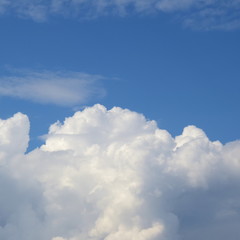 Naklejka na ściany i meble Wolken - Gewitterwolken - Regenwolken vor blauen Himmel