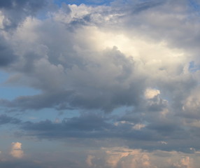 Fototapeta na wymiar Regenwolken - Gewitterwolken - Wolkenbilder