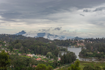 Fototapeta na wymiar kodaikanal lake view from upper lake view point