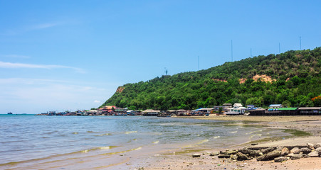 Fototapeta na wymiar Village by the sea in thailand.