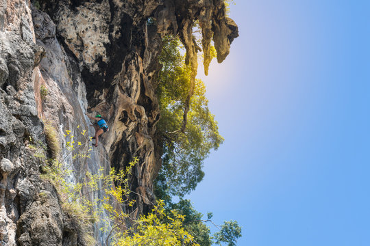 mnn climbing on the wall