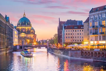 Fototapete Berlin Berliner Skyline mit Spree bei Sonnenuntergang
