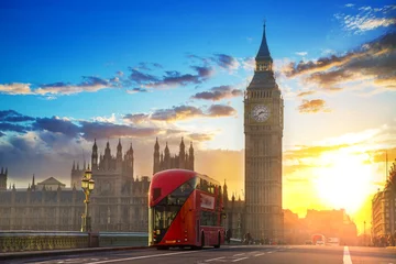 Tableaux sur verre Bus rouge de Londres Big Ben. chambres du Parlement et du pont de Westminster au coucher du soleil. Londres, Royaume-Uni