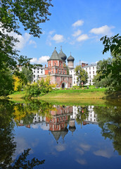 Fototapeta na wymiar Izmailovo estate is a former Royal estate, a family estate of the Romanov dynasty. The bridge tower was built in 1674. The architect is unknown. Russia, Moscow, August 2019