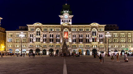 Obraz premium Trieste Piazza Italia vista notturna