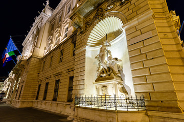 Trieste Piazza Italia vista notturna