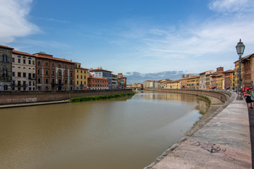Fototapeta na wymiar Pisa lungarno