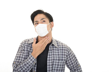 マスクをした若い男性