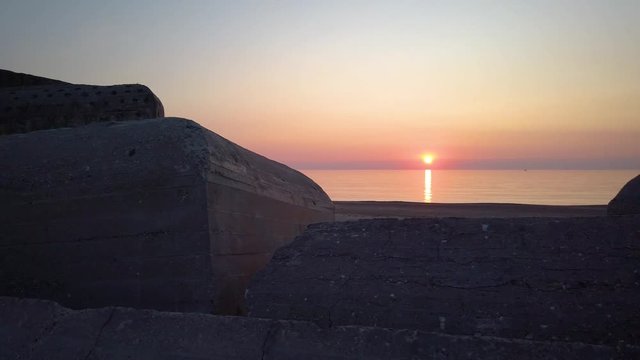 Atlantik Wall bei Sonnenuntergang in D&auml;nemark, Thyboron bei Aalborg