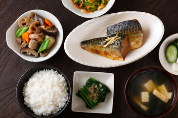 日本の食卓、俯瞰