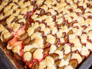 Zwetschgendatschi mit Steuseln