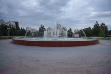 general plan of the beating round fountain in the center of the city square