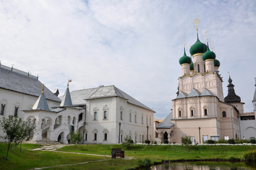 Fototapeta na wymiar Rostov Veliky, RUSSIA - AUGUST 26, 2015: View of the Church of St. John the Evangelist, which was built in 1680 and the Red Chamber from the side of the Sovereign Court. Golden Ring of Russia