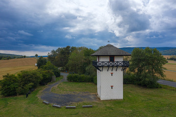 Ein historischer römischer Wachturm am Limes bei Idstein/Deutschland