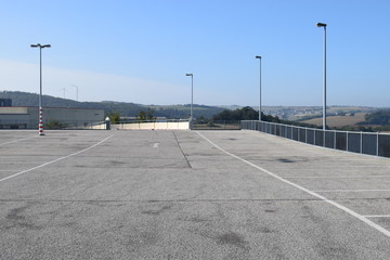 leerer Parkplatz