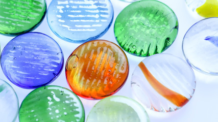 おはじきを使ったカラフルな背景素材