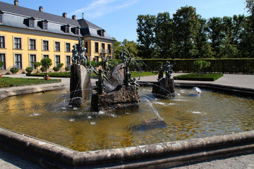 Ein Springbrunnen im Schlossgarten