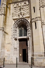 Fototapeta na wymiar Porte de l'église de Dreux