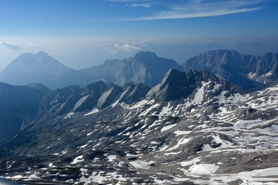 Zugspitzplatt in Bayern, Deutschland, bei diesigem Wetter