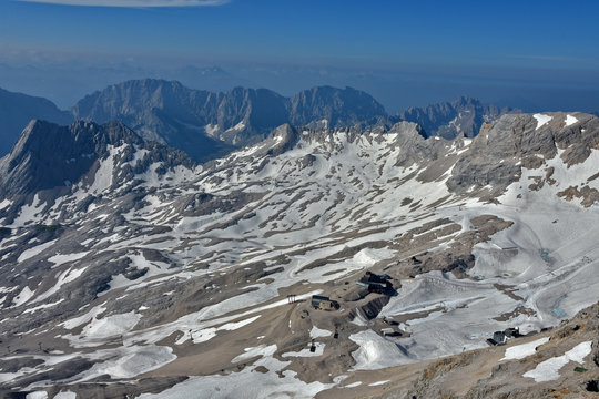 Zugspitzplatt in Bayern, Deutschland, bei diesigem Wetter