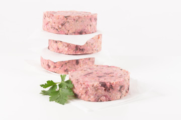 Raw veggie burger with beetroot and white beans