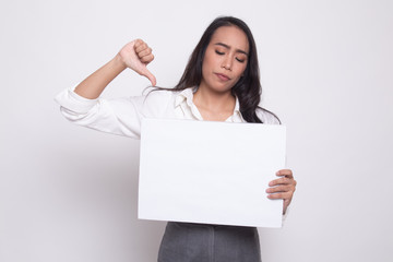 Naklejka premium Young Asian woman show thumbs down with white blank sign.
