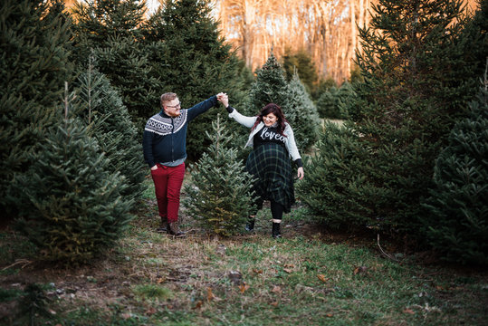 Couple expecting baby posing for Christmas card photos