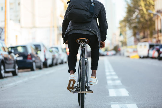 Cycling the city.