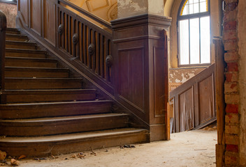 Obraz premium Lost Place alte Herrenhaus Villa Wohnhaus Räume vor dem Zerfall für Fotomontagen