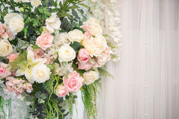 White wedding flowers and wedding decorations