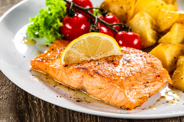 Fried salmon with baked potatoes and vegetables