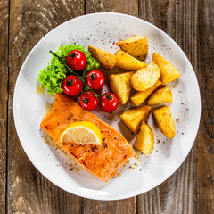 Fried salmon with baked potatoes and vegetables