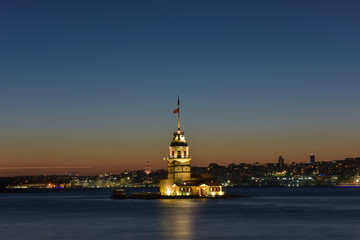 Fototapeta premium Maiden's Tower in Istanbul, Turkey (KIZ KULESI - USKUDAR)