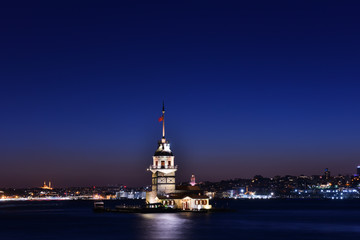 Fototapeta premium Maiden's Tower in Istanbul, Turkey (KIZ KULESI - USKUDAR)