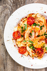 Shrimps with pasta and vegetables