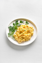 Scrambled eggs on plate