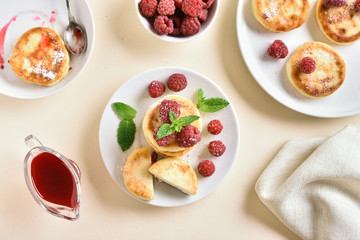 Cottage cheese pancakes with fresh raspberries