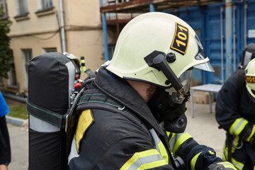 The rescue team is looking for the victim and evacuating him.