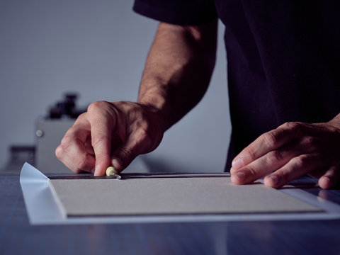 Bookmaker folding paper over cover board